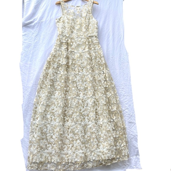 ADRIANNA PAPELL | METALLIC FLORAL EMBROIDERED FIT & FLARE GOWN IVORY GOLD DRESS - Picture 7 of 13